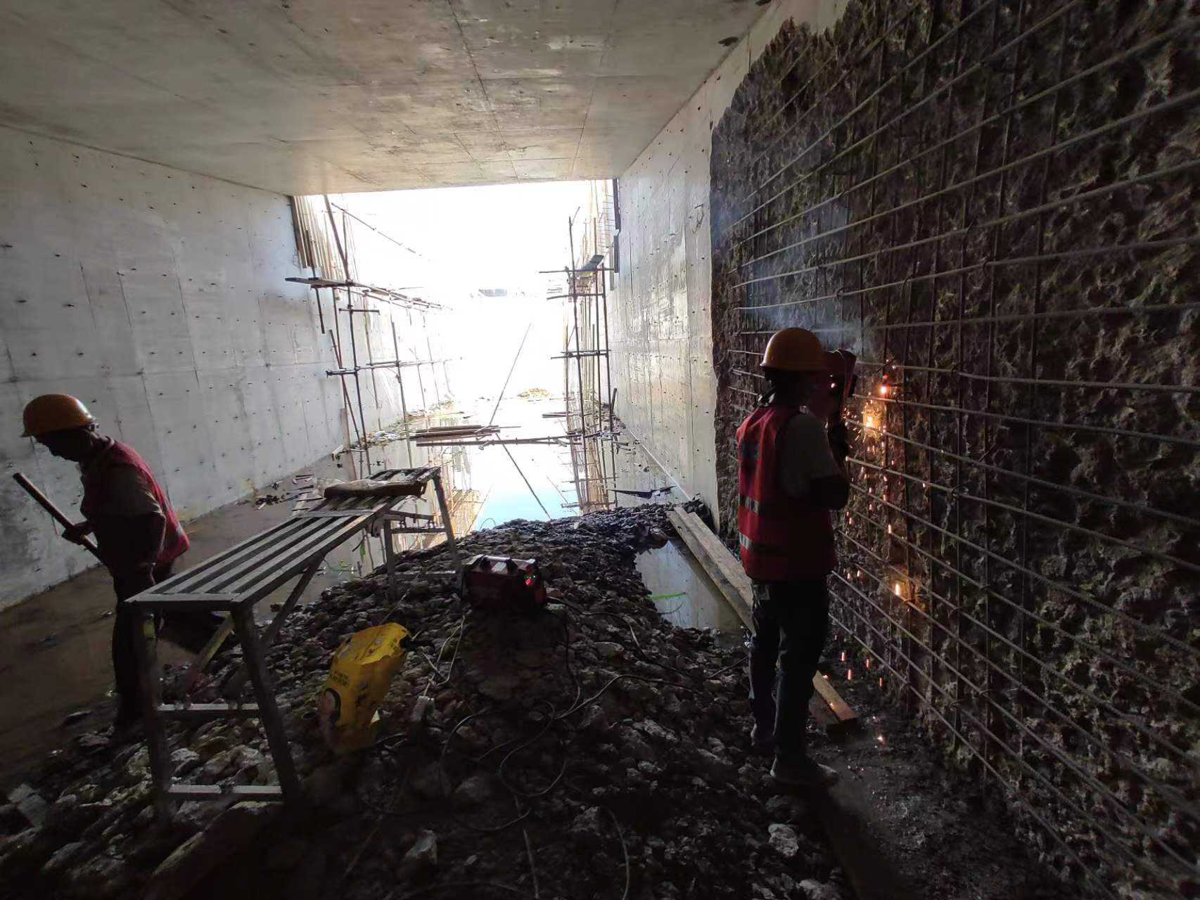 台州挖断承重墙导致楼体开裂，加固施工方案出炉